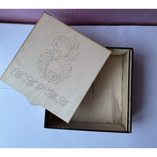 Подарочная коробка С 8 Марта